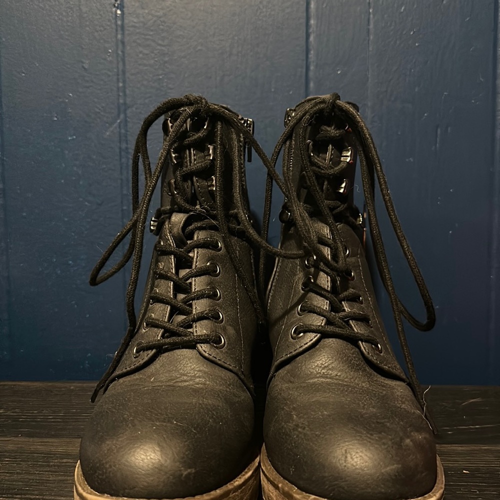 Heel boots